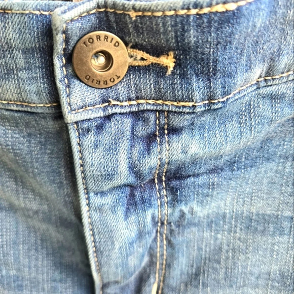 Torrid denim blue jeans flared bottom size 18T (tall) - Picture 6 of 13